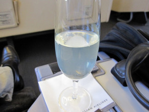 jal-first-hkg2nrt-014