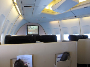 jal-first-hkg2nrt-015